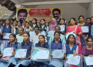 குமரி மாவட்டத்தில் அதிக மதிப்பெண் பெற்ற மாணவ, மாணவியர் 100 பேருக்கு பரிசுகள் — கலப்பை மக்கள் இயக்க தலைவர் பி.டி.செல்வகுமார் வழங்கினார்